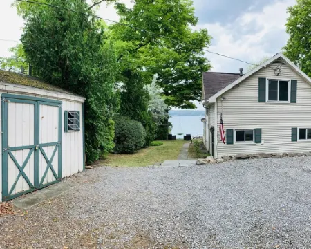 Canadaigua Lake Sunset Oasis: Private Beach, Family Fun Wineries, CMAC, Shopping Hotel a Gorham