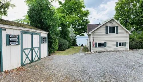 Canadaigua Lake Sunset Oasis: Private Beach, Family Fun Wineries, CMAC, Shopping