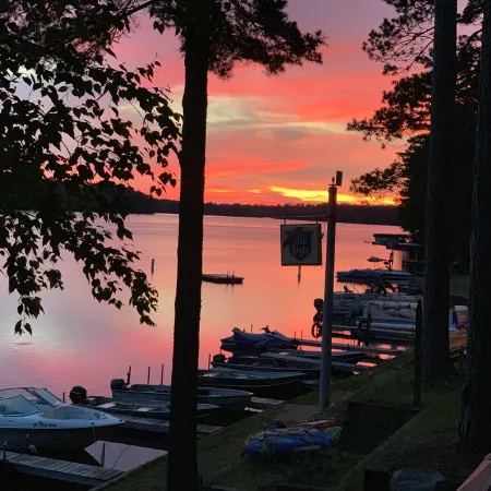 Charming Cedar Lakeside Cottage at Elbert's Resort