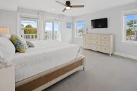 Brand-New Luxury Home with Amazing Bay Views/ SUNSETS-1 block to Ocean, Swim Spa