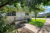 3BR Smart home, close to airport, Fast WiFi, Free private parking, Patio & Grill