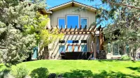 Luxury Home- On the Golf Course w/ Private Hot Tub Hotels near Cline Falls State Park