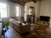 Maison Classée Rénovée Place de L'église - Historical House on the Church Square Hotel a L'Isle-sur-la-Sorgue