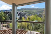 Spacious 2BD + Den, Ski In OutIn the Heart of Beaver Creek VillagePool jacuzzi