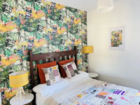 Arty Boutique Apartment in Central Teddington