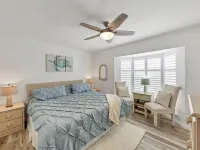 Manatee Harbor: Marina, Heated Pool-Spa, Island Ferry with Private Beach Access! Hotels in Placida