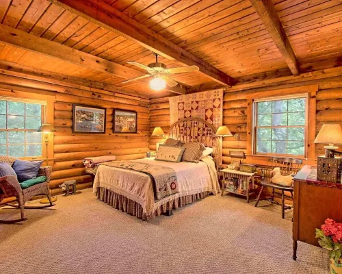 Mountaintop log cabin w/ wood stove hot tub and grill near Lake Chatuge Hotels in Towns County