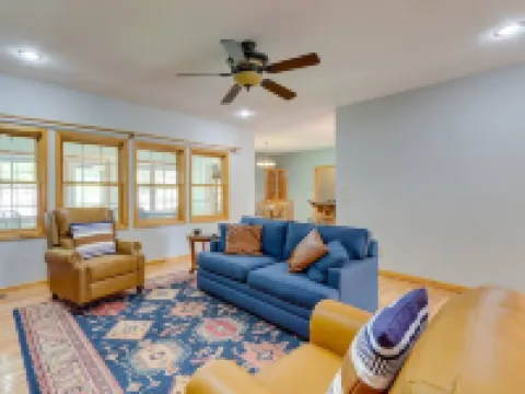 Modern Home in the Heart of Murphy, Hi-Tech Massage Chair, Jetted Tub, KING Bd! Hotels in Murphy