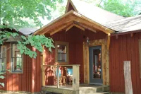 Private mountain cabin surrounded by Nat'l Forest! Visit wineries, hike the AT!