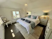 Cosy Coastal 2-Bedroom Cottage with Hot Tub & Log Burner