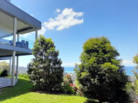 ON TOP OF THE WORLD Garden StudioPanoramic Ocean Views, Close to Town & Beaches Hotels in Korora