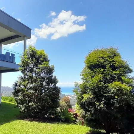 ON TOP OF THE WORLD Garden StudioPanoramic Ocean Views, Close to Town & Beaches
