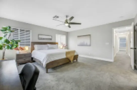 Modern, spacious, comfy! Minutes to Red Rock, Golf, Tivoli Village and the Strip Hotel a Summerlin-Northwest Las Vegas