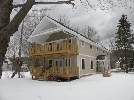 ⭐ Spacious Lake House Just Minutes From The Slopes ⭐