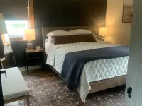 Last of My Kind—NEW modern cabin on the Caddo River and 30 min from Camp Ozark! Hotels in Glenwood