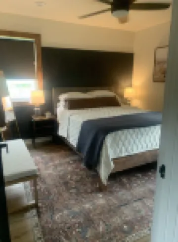 Last of My Kind—NEW modern cabin on the Caddo River and 30 min from Camp Ozark!