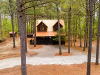 Traditional and Cozy Cabin Minutes from Broken Bow State Park on 1 Acre - Chalets