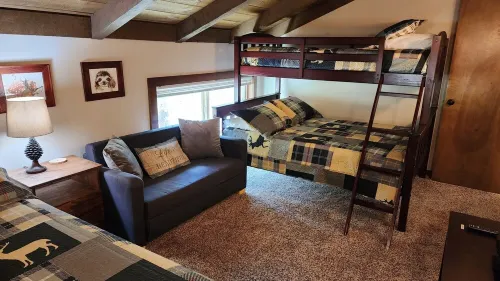 3 Min to SHARC with 8 Passes! Private Hot Tub, Quite Cul-de-sac w/ PS4 & BBQ