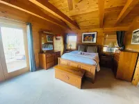 Cozy beautiful 3-bedroom cabin with Hot tub in Sedona 10 mins from uptown Sedona