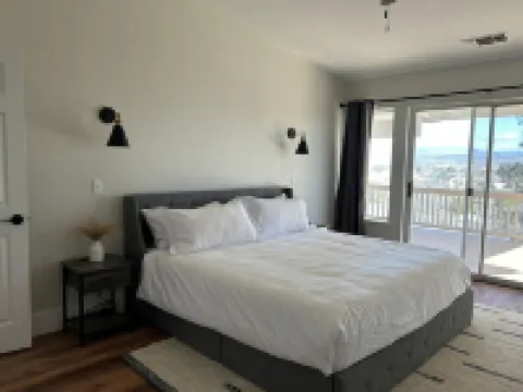 Heated Pool ~ Hot Tub ~ Scenic Views ~ Lux Stay Hotels in Cottonwood-Verde Village