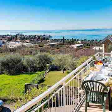 Relax overlooking Lake Garda Others