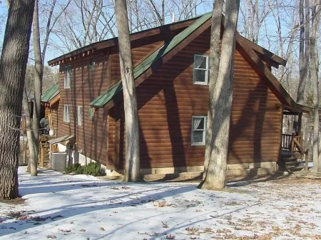 3200 Square Foot Log Home Near Branson!