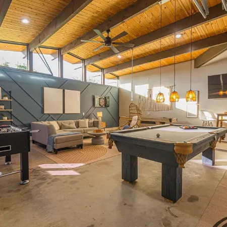 MidMod Luxury Retreat- Heated Pool and Spa, Game Room, Fire Pit, Sleeps 12