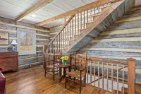 Rustic Luxury Near Charlottesville/Montpelier/Wineries /A Historic Cabin Retreat