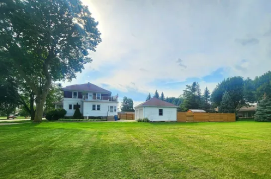 The Odd Dog Retreat w/HotTub, Kayaks, Bikes, Games