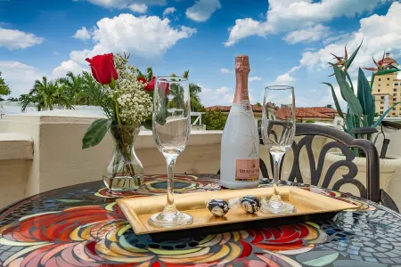 Ultimate Palm Beach Island with Grande Terrace Отели в г. Палм-Бич