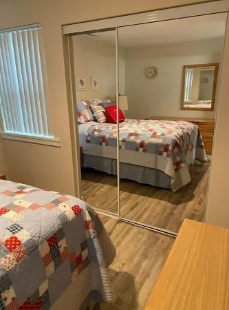 #13 condo by large pool/hot tub/Gorge Shuttle-book separately