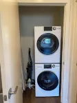 Contemporary One Bedroom Oasis in Downtown Kirkland