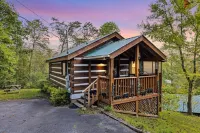 Romantic Hot Tub Cabin-King Bed • Private Porch • 10 Min Dollywood