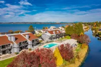Soak & Snooze at Birch Bay w Hot Tub & K Bed - 203