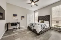 Texan House Near Lake 4 Bed 3 Bath Hot Tub*