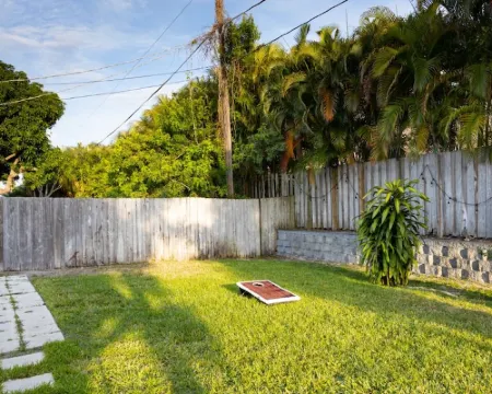 Beautifully Appointed 3BR / 2 Bath Home close to Beach & Iconic Atlantic Ave Hotels in Boynton Beach