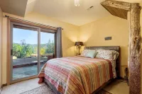 Farmhouse Cabin * Secluded 2.5 acres * Pet Friendly