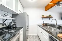 {ATX BOHO CHIC Condo} W 6th St, Pool, Walk or Ride to Downtown, Zilker, and ACL