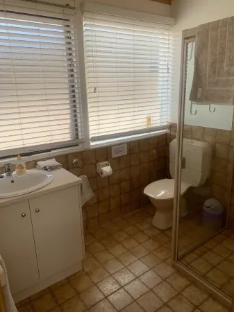 Two Fat Ponies (formerly Se7en On Sevenhill) - "The Sunrise Cabin"