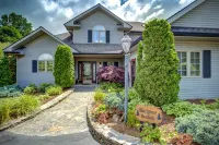 Ski Mountain Spacious Home with Views