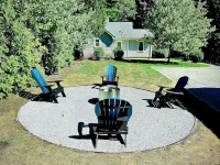 Walk to Love Lane! Immaculately renovated private cottage.