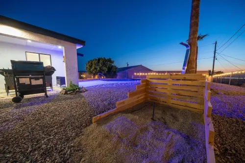 Spacious fun oasis with beautiful lake views&games