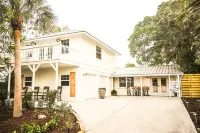 Siesta Beach Cottage 3 Bedroom 2 Bath - Walk to Beach and Private Fishing Dock