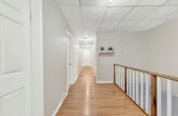 Location! Close to Falls! 6-bedroom house in Niagara Falls