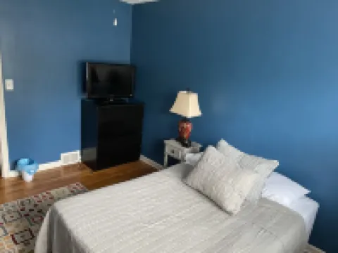 Avon Lake- The Lake House 埃文萊克酒店