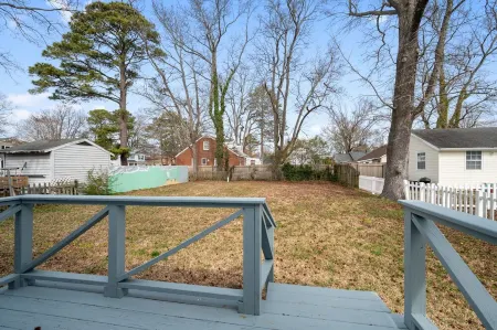 Buckroe Beach House ~ Walk to Beach / Only 3 Blocks! Close to VA Hospital!