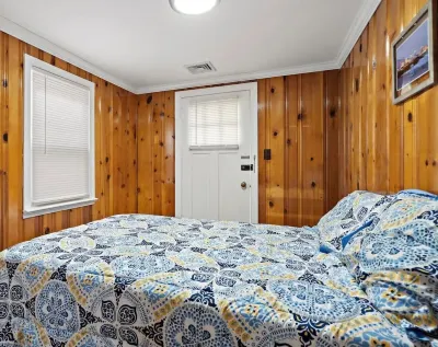 SEASIDE HEIGHTS COTTAGE-FRONT, 2 BEDROOMS, 1 BATH, SLEEPS 6 Hotels near Coin Castle