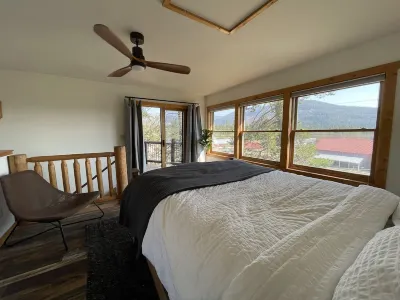 NEW Entire Cabin, 🏔 & 🌊 Views + Hot Tub Downtown Hotels near Quacker Gift Shop Grand Lake
