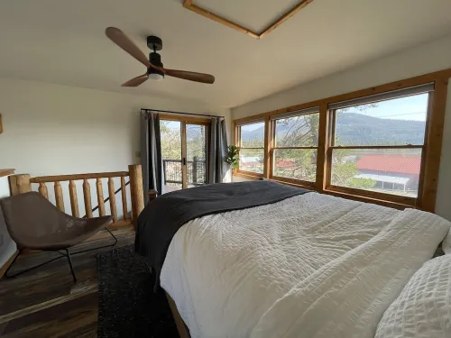 NEW Entire Cabin, 🏔 & 🌊 Views + Hot Tub Downtown