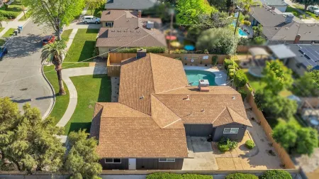 Unique Modern Home W/Pool Отели в г. Фресно